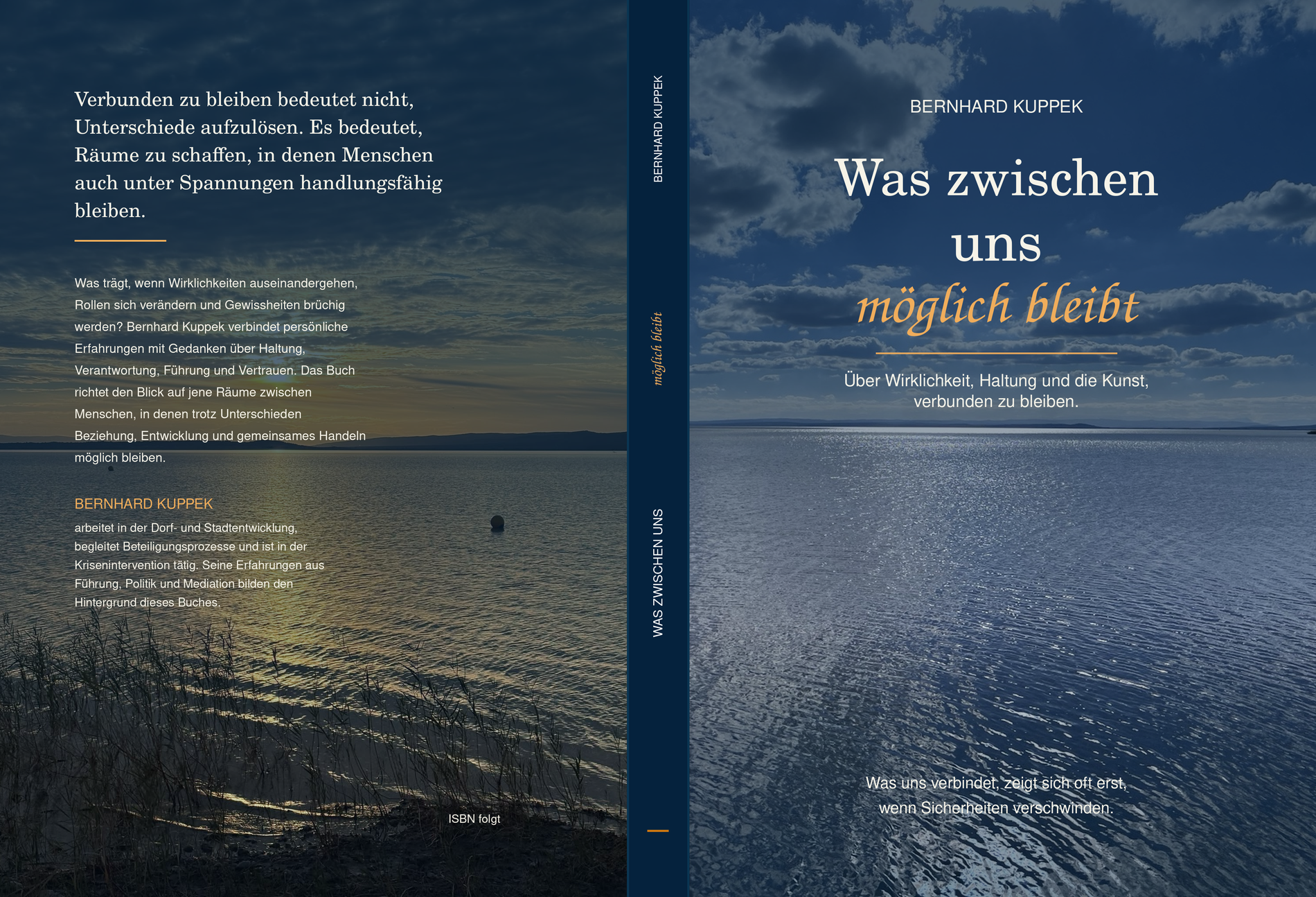 Ausschnitt aus dem vorläufigen Cover von „Was zwischen uns möglich bleibt“: ein See unter weitem Himmel am Horizont, mit teilweise sichtbarem Buchtitel.